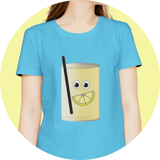 חולצה בצבע תכלת עם ציור של לימונדה שמחה